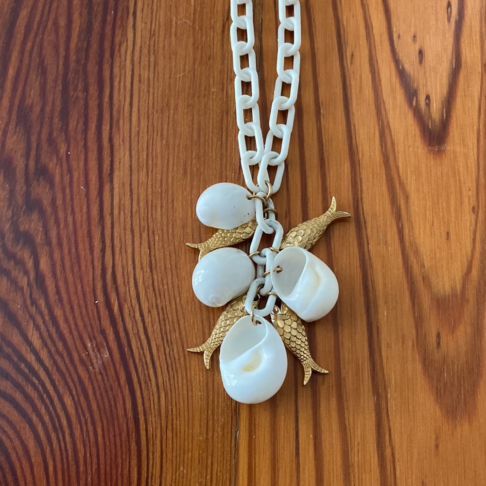 Long Shell / Fish Necklace - Picture 2 of 5